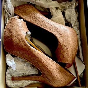 Jennifer Lopez Brigitte Rose Snake Print Peep Toe Pumps Size 8